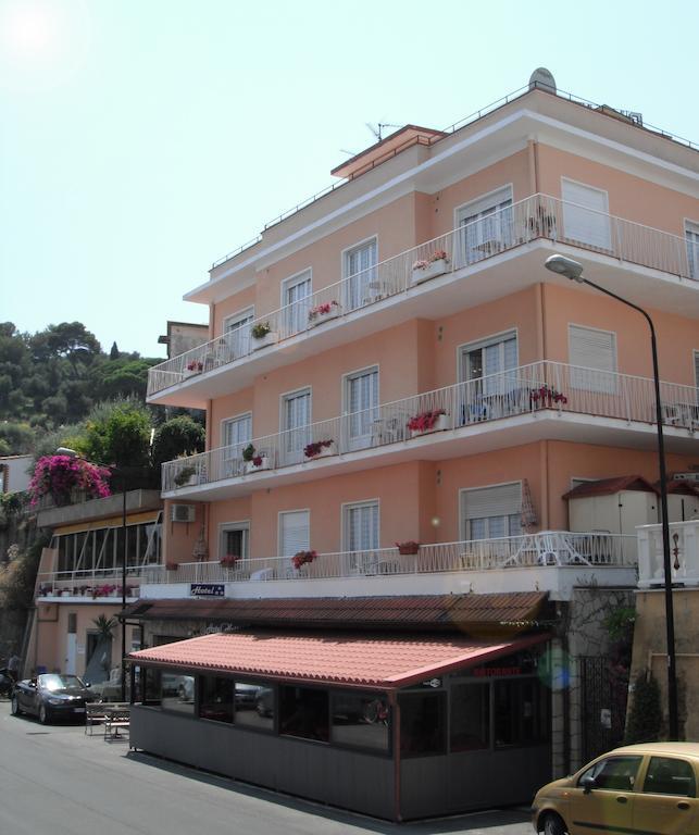 Hotel Nettuno Diano Marina Exterior photo